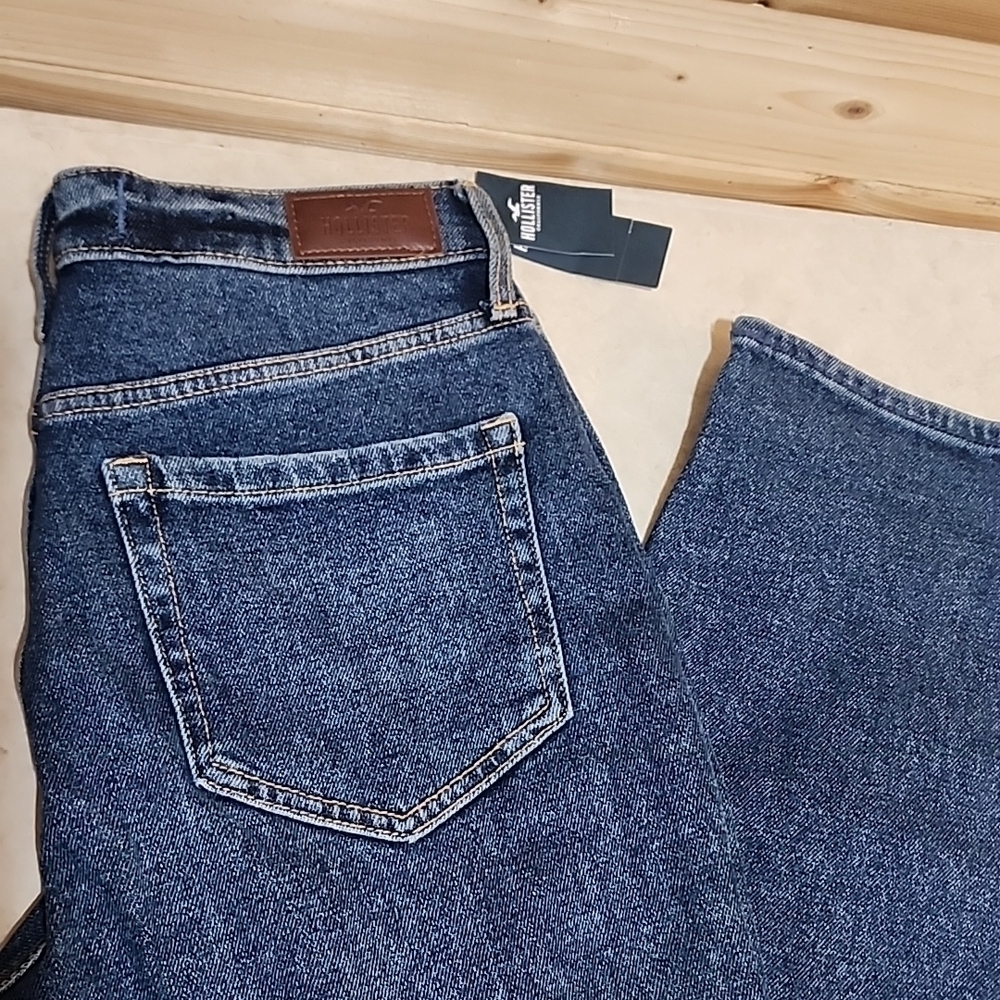 Hollister Jeans ultra high rise mom jeans NWT Size 5-R